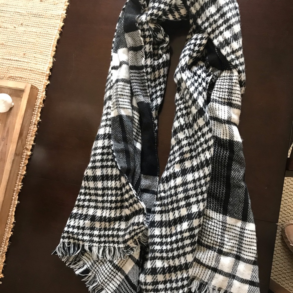 4 woman’s winter scarfs